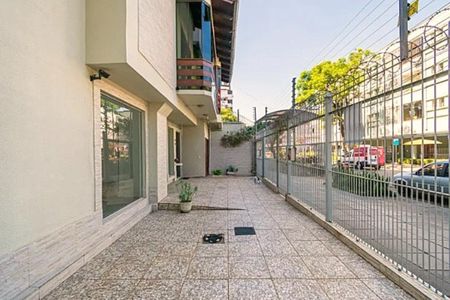 Casa para alugar com 216m², 4 quartos e 2 vagas