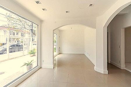 Casa para alugar com 216m², 4 quartos e 2 vagas