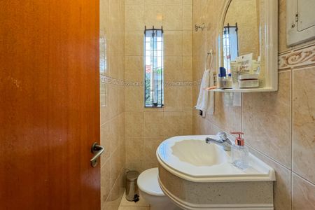 Casa à venda com 300m², 2 quartos e 2 vagasLavabo