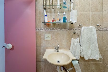 Casa à venda com 300m², 2 quartos e 2 vagasBanheiro da Suíte