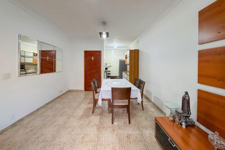 Casa à venda com 300m², 2 quartos e 2 vagasSala