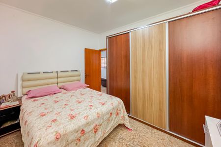 Casa à venda com 300m², 2 quartos e 2 vagasSuíte