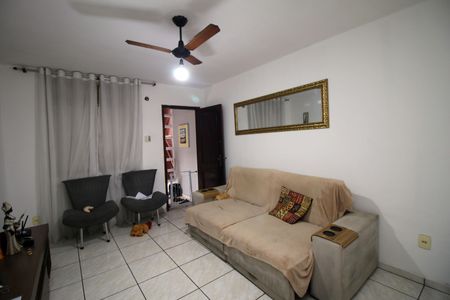 Casa à venda com 62m², 3 quartos e 2 vagasSala