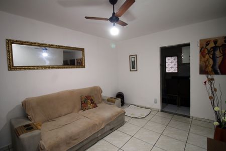 Casa à venda com 62m², 3 quartos e 2 vagasSala