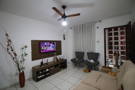 Casa à venda com 62m², 3 quartos e 2 vagasSala