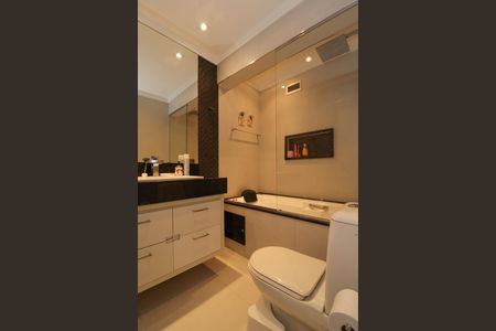 Apartamento para alugar com 100m², 2 quartos e 2 vagasBanheiro da Suíte 2