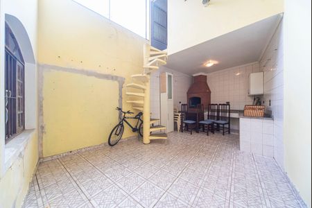 Casa à venda com 214m², 4 quartos e 2 vagas Casa à venda com 214m², 4 quartos e 2 vagasQuintal e Área gourmet