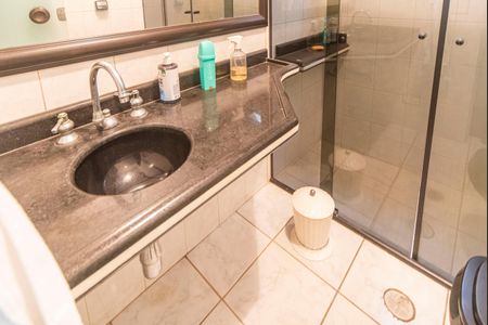 Casa à venda com 214m², 4 quartos e 2 vagas Casa à venda com 214m², 4 quartos e 2 vagasBanheiro Social