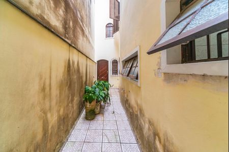 Casa à venda com 214m², 4 quartos e 2 vagas Casa à venda com 214m², 4 quartos e 2 vagasJardim de Inverno