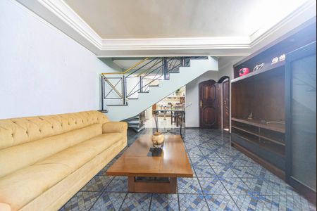 Casa à venda com 214m², 4 quartos e 2 vagas Casa à venda com 214m², 4 quartos e 2 vagasSala