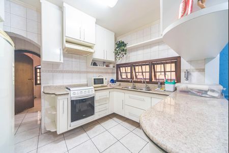 Casa à venda com 214m², 4 quartos e 2 vagas Casa à venda com 214m², 4 quartos e 2 vagasCozinha