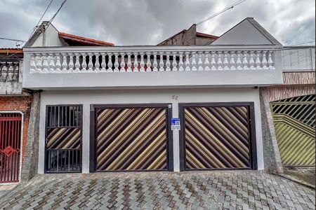 Casa à venda com 214m², 4 quartos e 2 vagas Casa à venda com 214m², 4 quartos e 2 vagasFachada