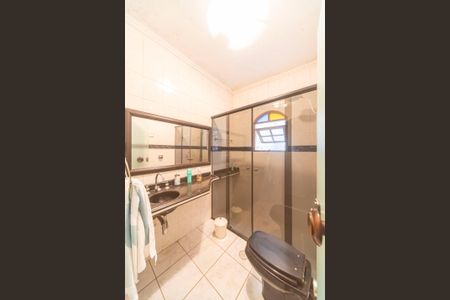 Casa à venda com 214m², 4 quartos e 2 vagas Casa à venda com 214m², 4 quartos e 2 vagasBanheiro Social