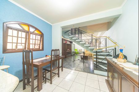 Casa à venda com 214m², 4 quartos e 2 vagas Casa à venda com 214m², 4 quartos e 2 vagasCopa