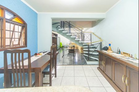 Casa à venda com 214m², 4 quartos e 2 vagas Casa à venda com 214m², 4 quartos e 2 vagasCopa