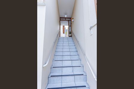 Casa à venda com 150m², 3 quartos e 4 vagasEscada