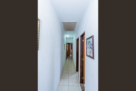 Casa à venda com 150m², 3 quartos e 4 vagasCorredor