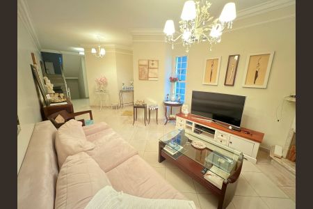 Casa à venda com 257m², 4 quartos e 4 vagas