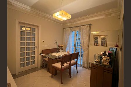 Casa à venda com 257m², 4 quartos e 4 vagas