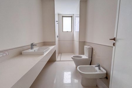 Apartamento à venda com 632m², 4 quartos e 7 vagas Apartamento à venda com 632m², 4 quartos e 7 vagasBanheiro da Suíte master