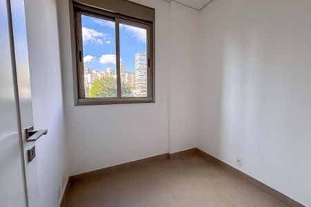 Apartamento à venda com 632m², 4 quartos e 7 vagas Apartamento à venda com 632m², 4 quartos e 7 vagasQuarto de Serviço