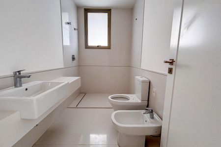 Apartamento à venda com 632m², 4 quartos e 7 vagas Apartamento à venda com 632m², 4 quartos e 7 vagasBanheiro da Suíte 3
