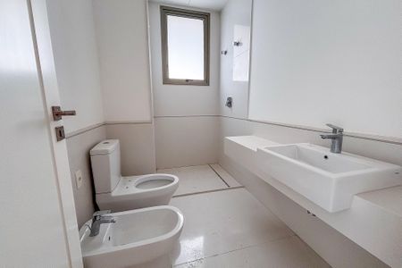 Apartamento à venda com 632m², 4 quartos e 7 vagas Apartamento à venda com 632m², 4 quartos e 7 vagasBanheiro da Suíte 2
