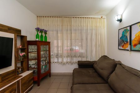 Casa à venda com 167m², 3 quartos e 2 vagasSala