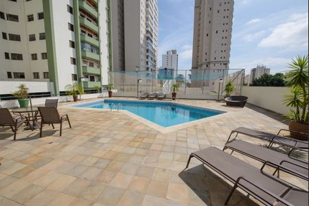 Apartamento para alugar com 170m², 3 quartos e 2 vagas Apartamento para alugar com 170m², 3 quartos e 2 vagasÁrea comum - Piscina