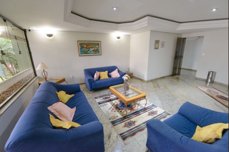 Apartamento para alugar com 170m², 3 quartos e 2 vagas Apartamento para alugar com 170m², 3 quartos e 2 vagasHall social