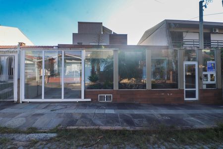 Casa à venda com 280m², 3 quartos e 3 vagasFachada e placa