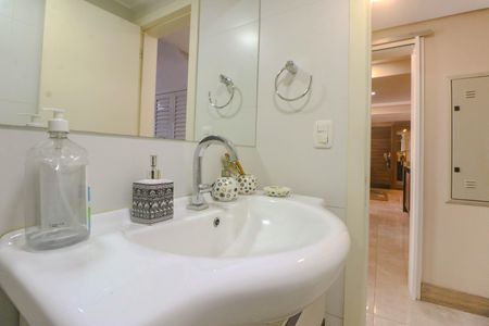 Casa à venda com 280m², 3 quartos e 3 vagasBanheiro de Serviço