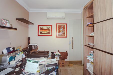 Casa à venda com 280m², 3 quartos e 3 vagasEscritório