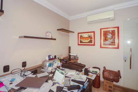 Casa à venda com 280m², 3 quartos e 3 vagasEscritório