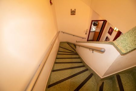 Casa à venda com 205m², 5 quartos e 4 vagasEscada