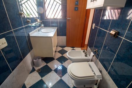 Casa à venda com 205m², 5 quartos e 4 vagasBanheiro da Suíte 4