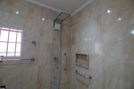 Casa à venda com 205m², 5 quartos e 4 vagasBanheiro da Suíte 1