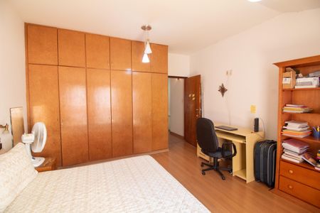 Casa à venda com 205m², 5 quartos e 4 vagasSuíte 4