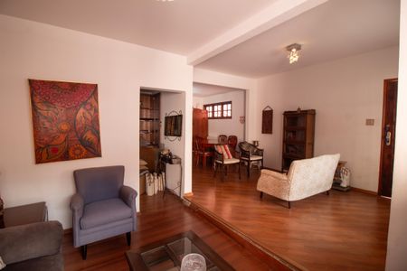 Casa à venda com 205m², 5 quartos e 4 vagasSala