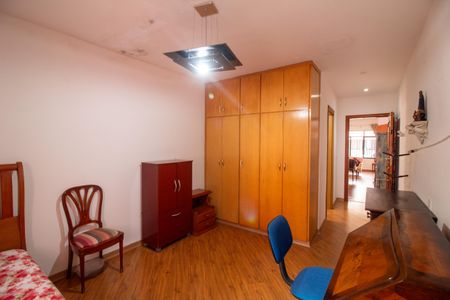 Casa à venda com 205m², 5 quartos e 4 vagasSuíte 1