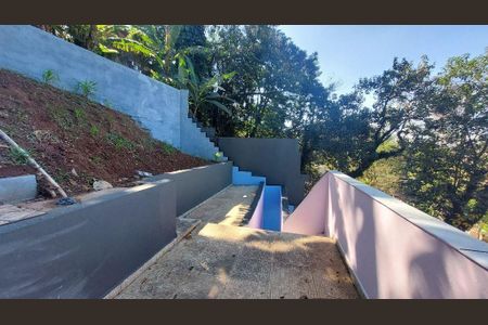 Casa de condomínio à venda com 240m², 3 quartos e 4 vagas