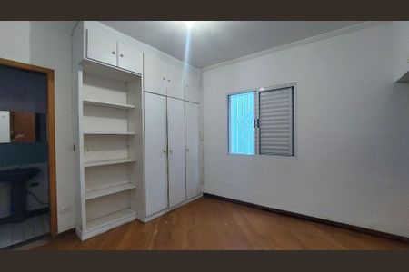 Casa de condomínio à venda com 240m², 3 quartos e 4 vagas