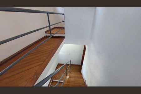 Casa de condomínio à venda com 240m², 3 quartos e 4 vagas