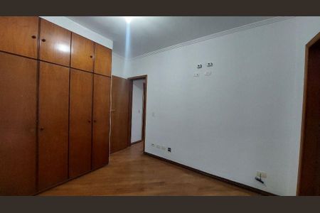 Casa de condomínio à venda com 240m², 3 quartos e 4 vagas