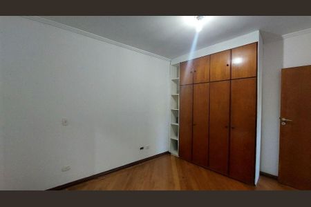 Casa de condomínio à venda com 240m², 3 quartos e 4 vagas