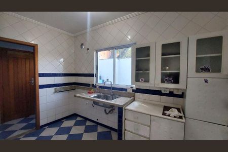 Casa de condomínio à venda com 240m², 3 quartos e 4 vagas