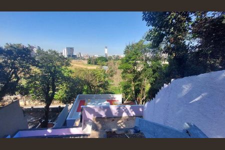 Casa de condomínio à venda com 240m², 3 quartos e 4 vagas