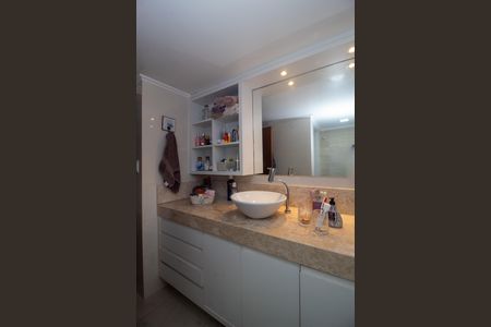 Casa à venda com 216m², 4 quartos e 4 vagasBanheiro da Suíte