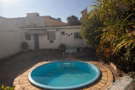 Casa à venda com 216m², 4 quartos e 4 vagasvista