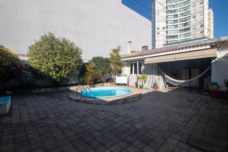 Casa à venda com 216m², 4 quartos e 4 vagasÁrea comum - Piscina